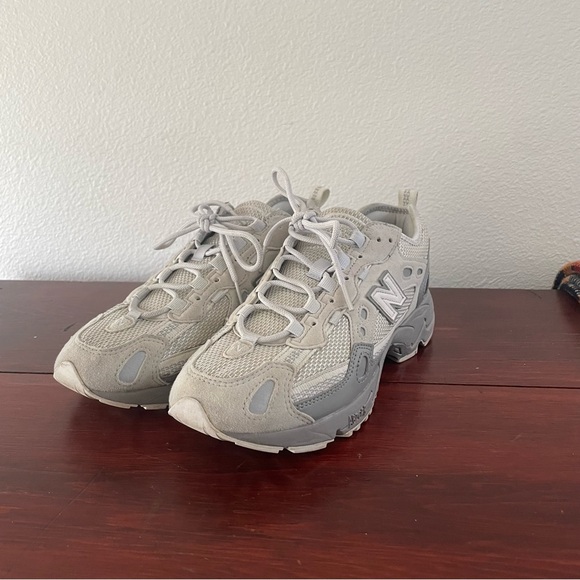 New Balance 827 “Summer Fog Rain Cloud” size 6.5